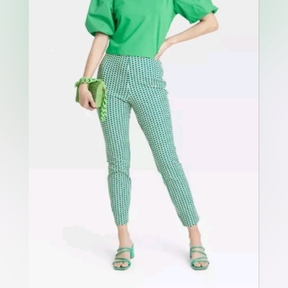 a new day Green and White Patterned Cropped Pants - Picture 2 of 12